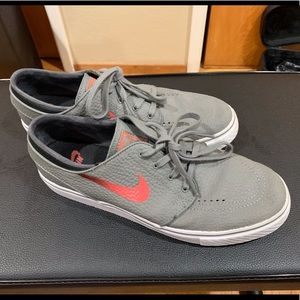 Nike Janoski - Slightly used but in good condition